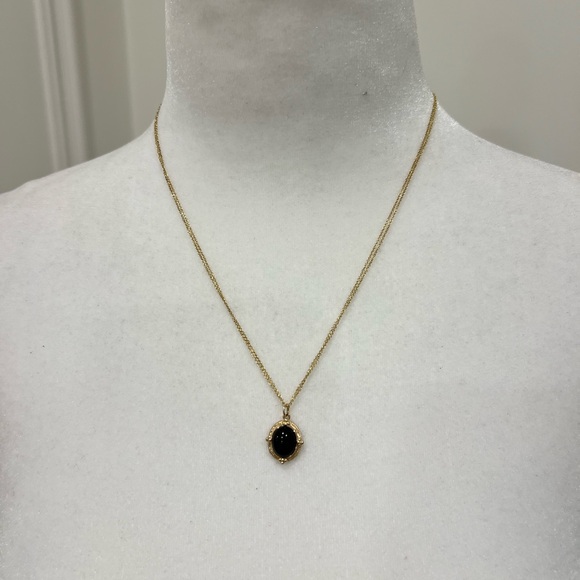 14k Gold & onyx pendant. Shown with the gold long chain listed separately - Picture 3 of 3